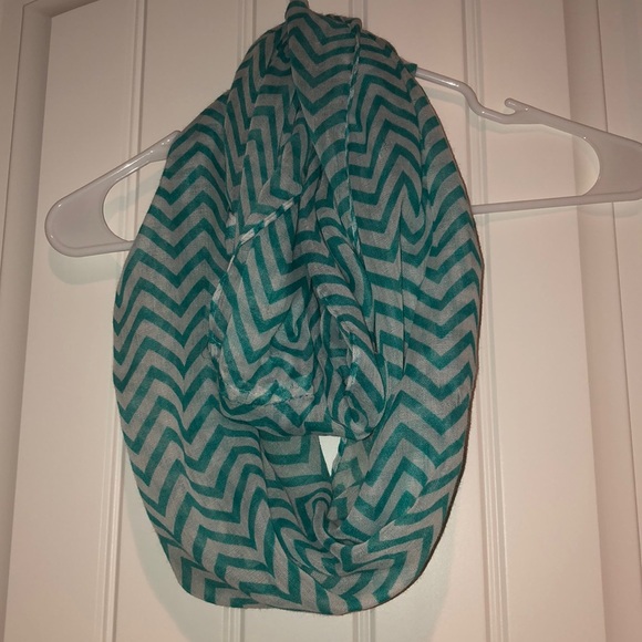 Bundle of scarves - Picture 3 of 4